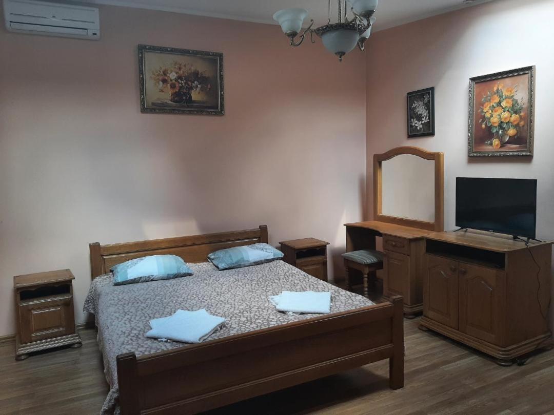 Hotel Nikolet Moekatsjeve Buitenkant foto