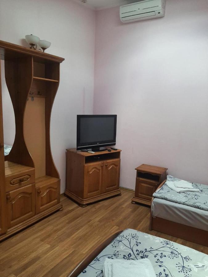 Hotel Nikolet Moekatsjeve Buitenkant foto