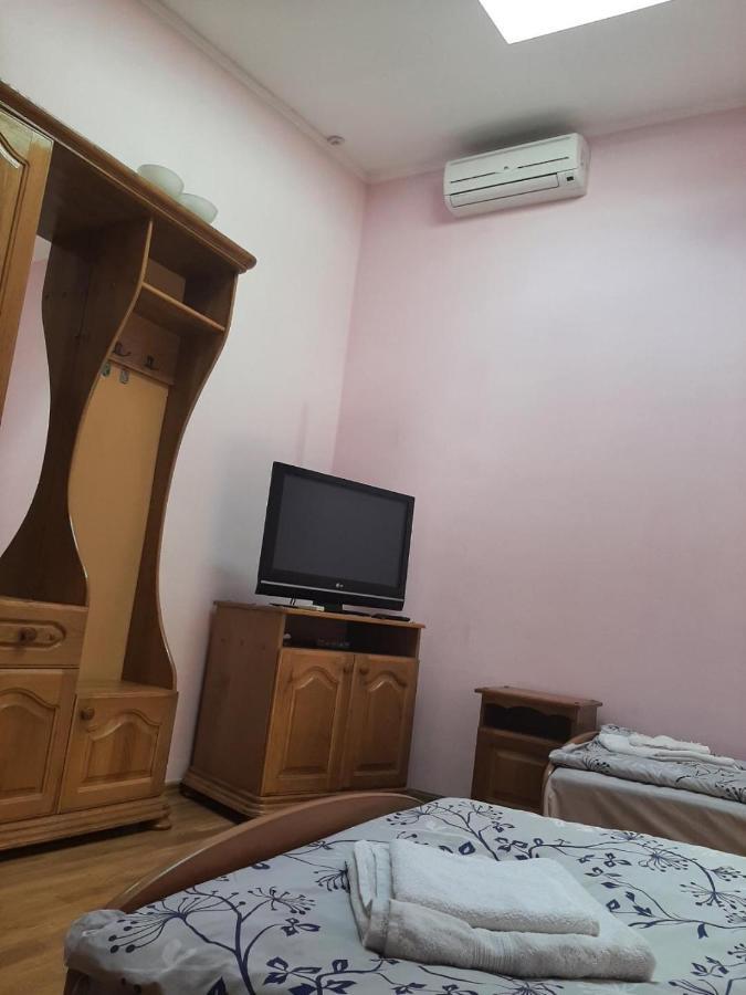 Hotel Nikolet Moekatsjeve Buitenkant foto