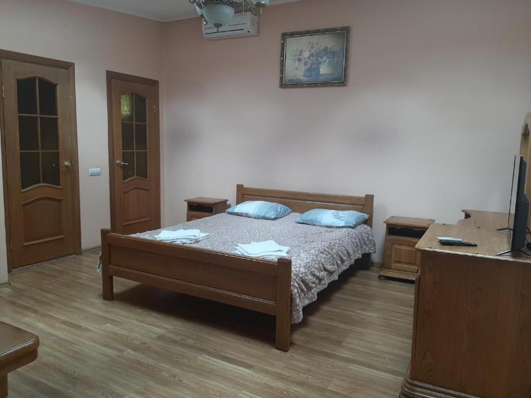 Hotel Nikolet Moekatsjeve Buitenkant foto